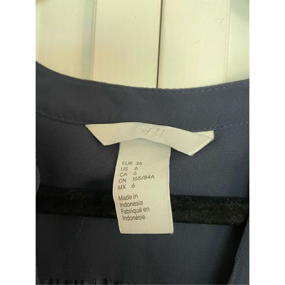 H&M navy pleat front blouse - Picture 3 of 9